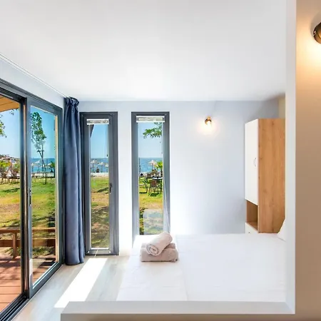 Holiday home In The Garden By The Sea *